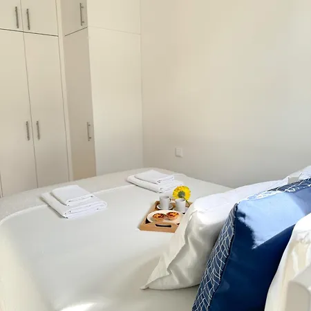 Δωμάτια σε οικογενειακή κατοικία Cozy With Privative Bathroom On Rua Augusta *