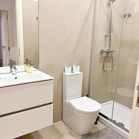 Cozy With Privative Bathroom On Rua Augusta Lissabon